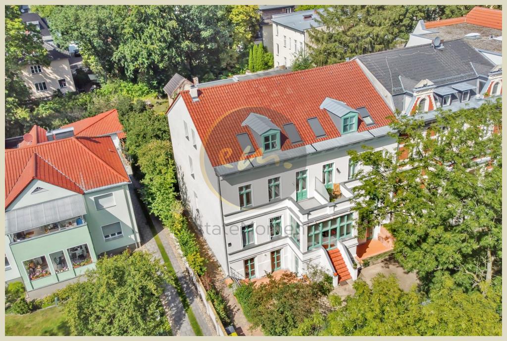 Drohnenaufnahme (Straßenseite)