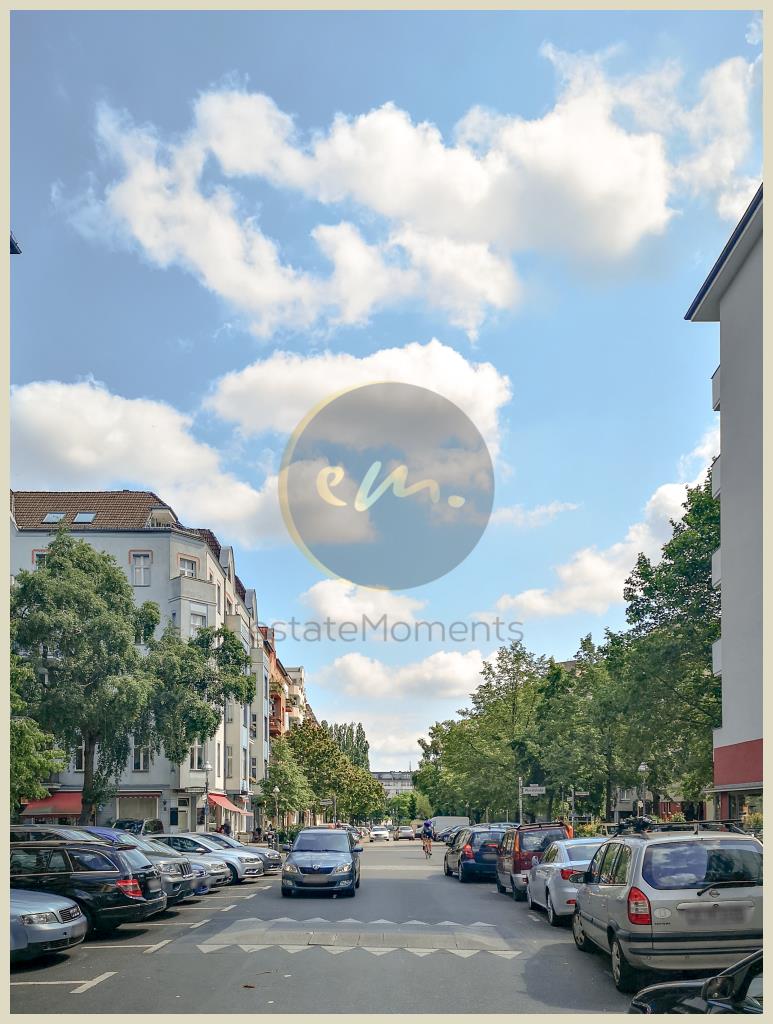 Straße weg vom Gebäude