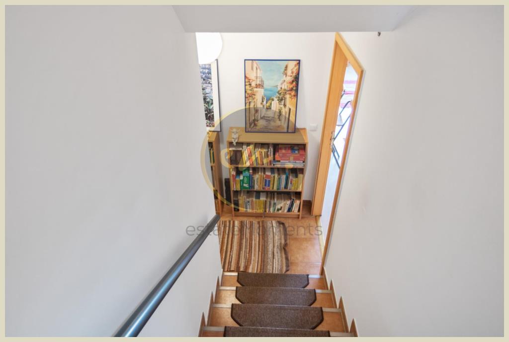 Treppe (zum Zwischengeschoss)