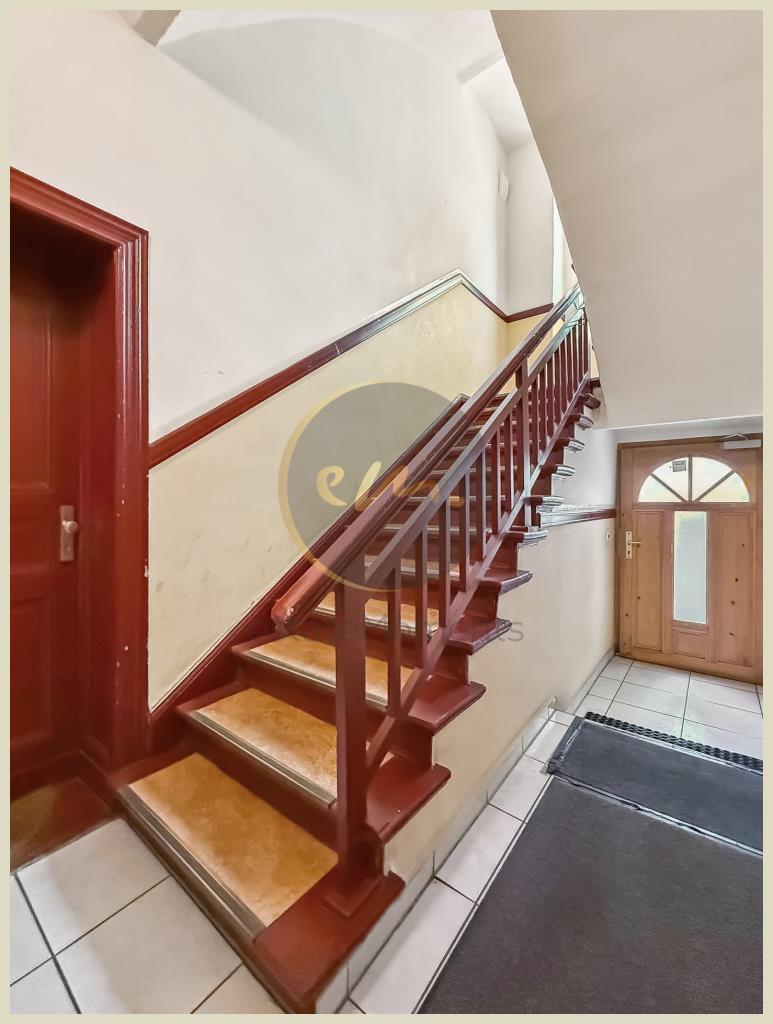 Treppenaufgang (Seitenflügel)