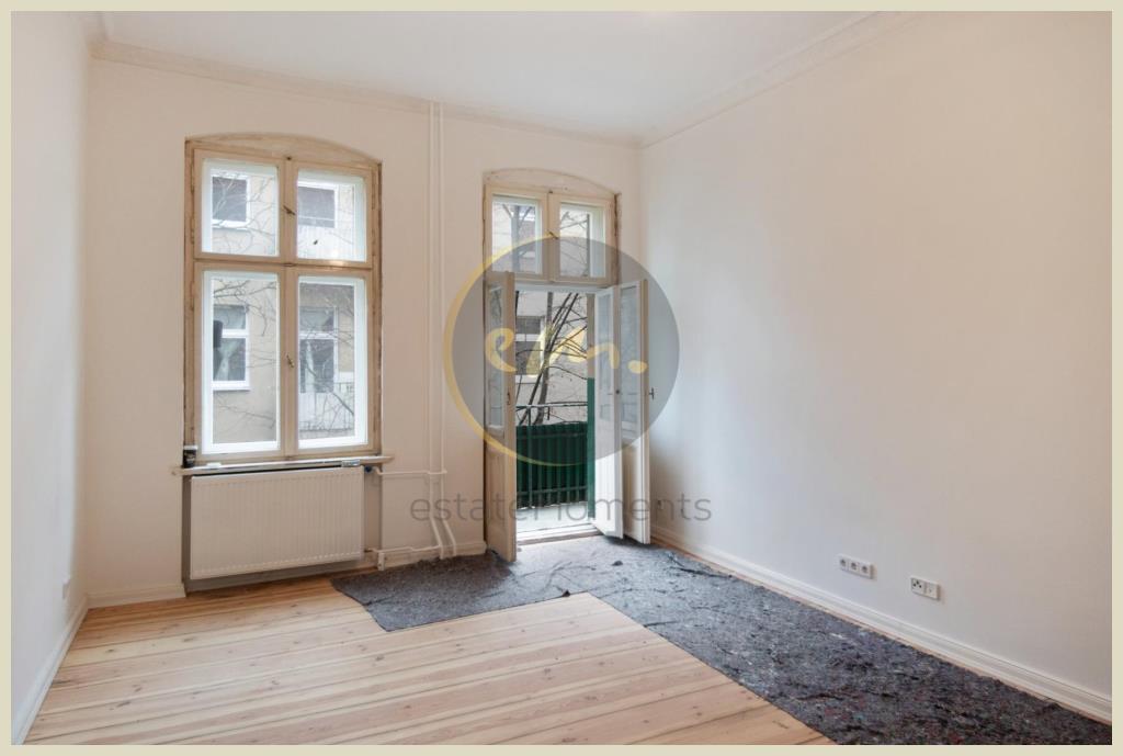 Berlin - Helle, in Komplettrenovierung befindliche 2-Zimmer-Altbauwohnung mit Balkon in Berlin-Schöneberg