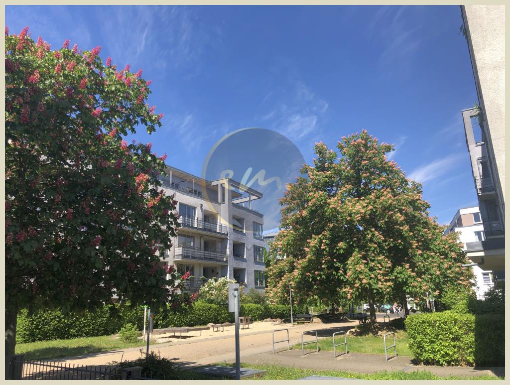 Berlin - Schön geschnittene Wohnung mit offener Küche, Loggia und Blick ins Grüne