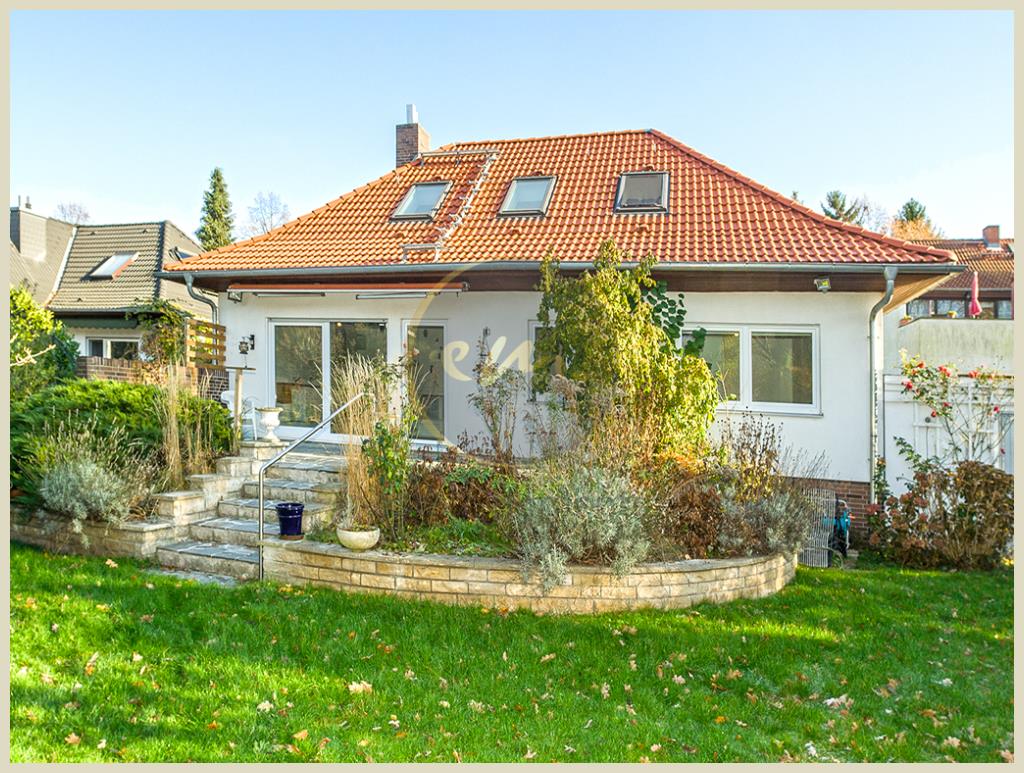 Berlin - Berlin-Lichterfelde: Top modernisiert, vollunterkellert, ruhige Lage, großzügiger Garten...