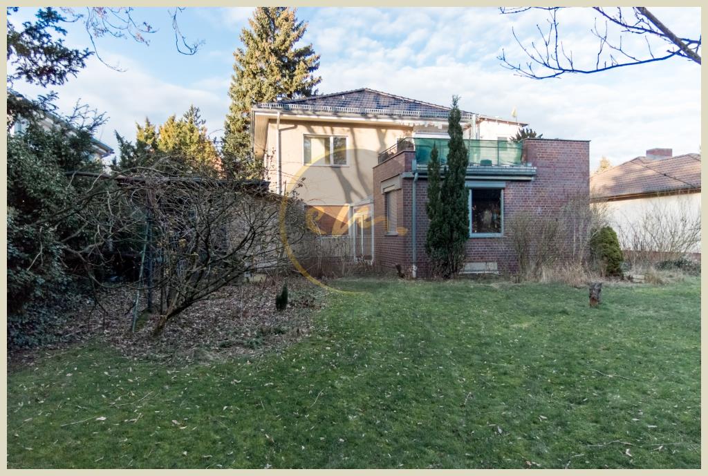 Berlin - Zweifamilienhaus in Zehlendorf: gute Wohnlage, attraktiver Garten mit viel Privatsphäre