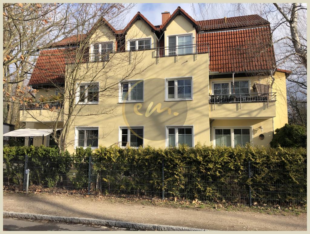 Kleinmachnow - Wunderschöne Dachgeschosswohnung mit Kelleranteil, Balkon und Kfz-Stellplatz