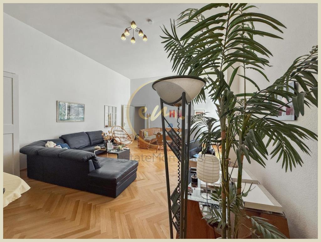 Berlin - Ruhig gelegen, sonniger Balkon, zentrale Lage - Altbauwohnung mit 3,9 m hohen Decken...