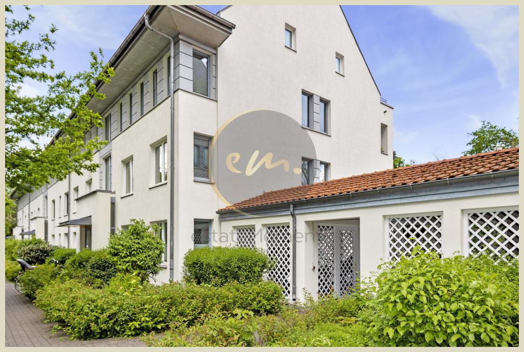 Berlin - Wohnen im Grünen mit Wasserblick, 3-Zimmer-Wohnung mit Loggia (Berlin-Lichterfelde)