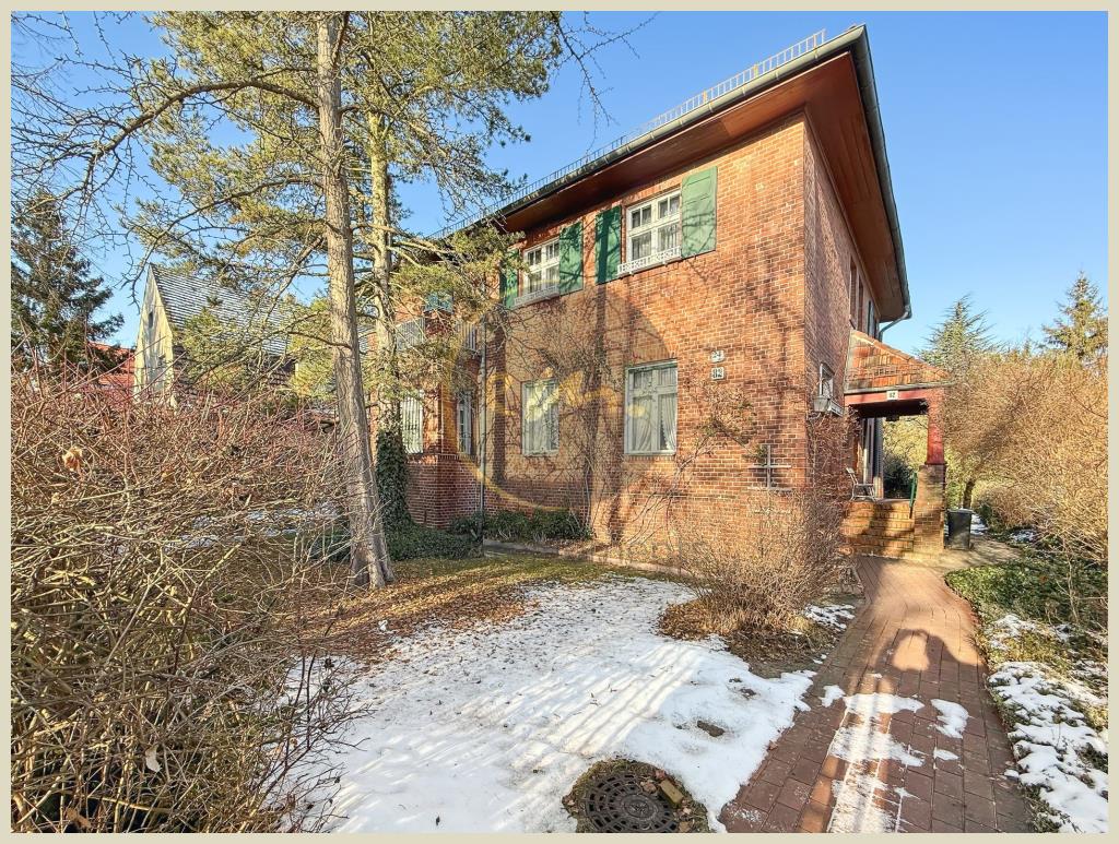 Berlin - Wer Altbau mag, wird diese Villa lieben: Reformarchitektur, großer Garten Altbaudetails weitestgehen