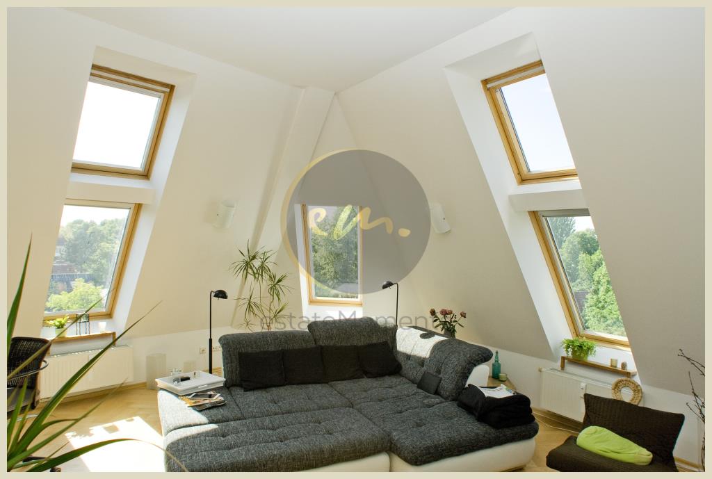 Berlin - Dachgeschosswohnung (ganze Etage) mit Altbaucharme und Neubauqualität
