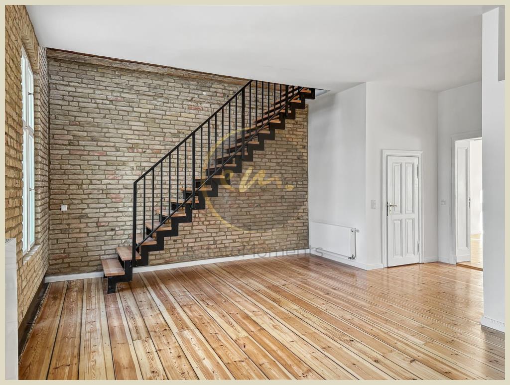 Berlin - Helle Neubau-Dachgeschoss-Maisonettewohnung in stilvollem Altbau (3 bis 5 Zimmer)