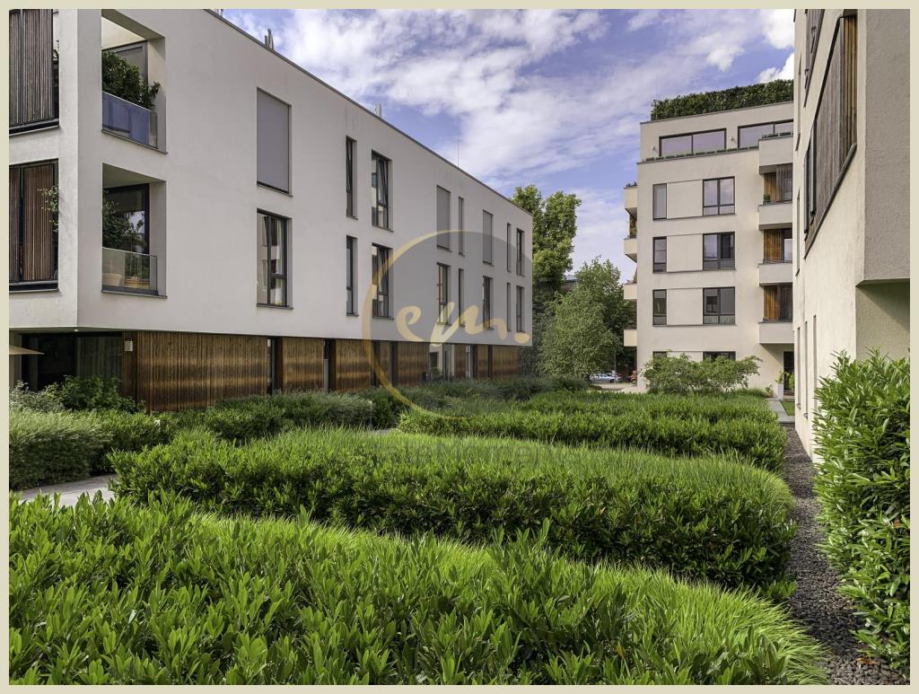 Berlin - Moderne und bezugsfrei 4-Zimmer-Wohnung mit Balkon, Aufzug und Tiefgaragenstellplatz...